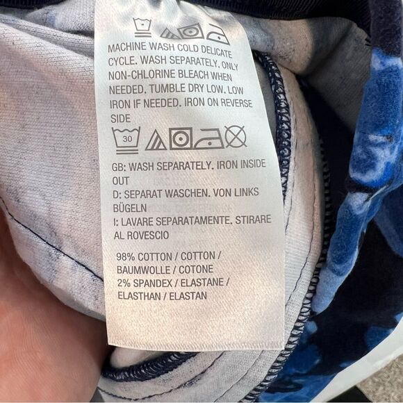 New Isaac Mizrahi Live! Floral Printed Stirrup Pants in Dark Navy | Size Plus 30 - Picture 7 of 10